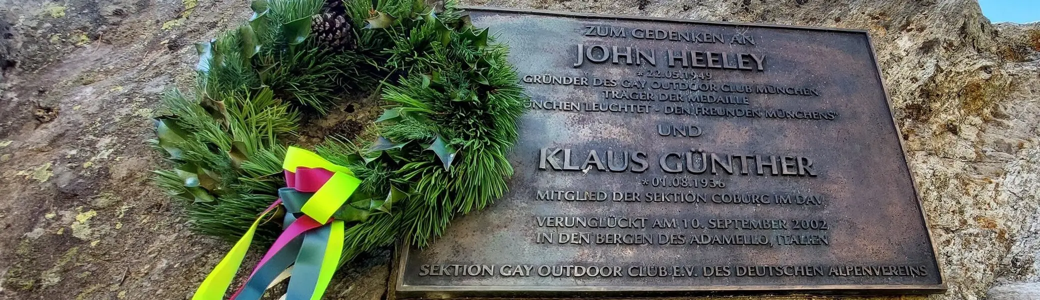 Gedenkentafel für den GOC-Gründer John Heeley und für Klaus Günther vor der Berliner Hütte | © GOC